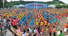 江西美院舉行幾千人響應的大規模冰桶挑戰賽
